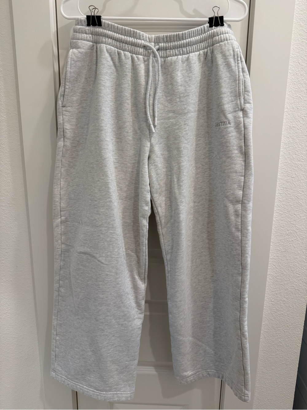 Aritzia Cozy Sweatfleece Boyfriend Wide Sweatpant - Light Gray - Picture 3 of 7